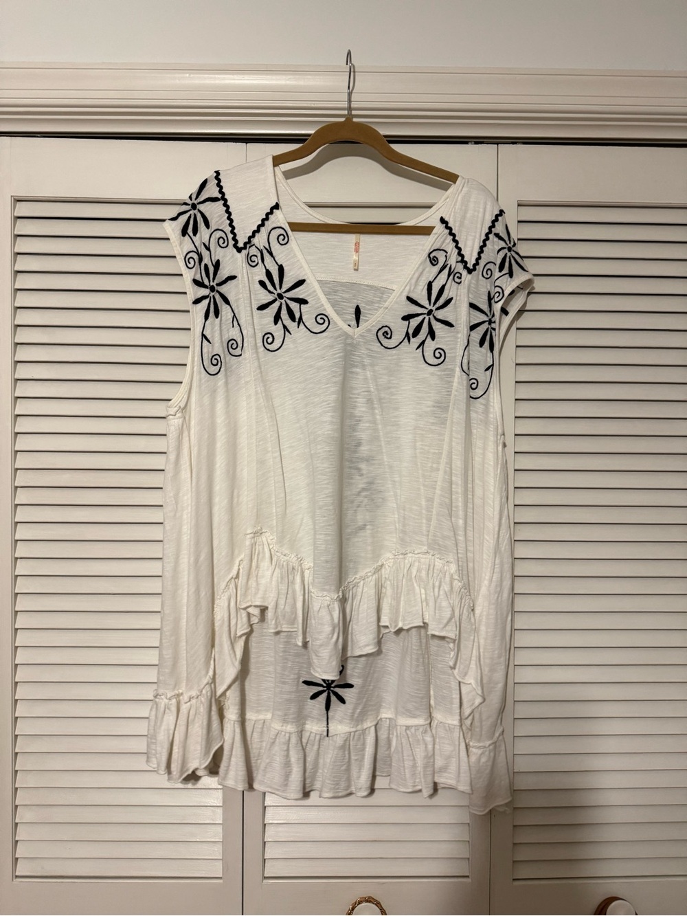 Free people White Embroidered V-Neck Sleeveless Tunic